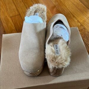 Steve Madden Brooklyn Taupe Sued Clogs Size 7